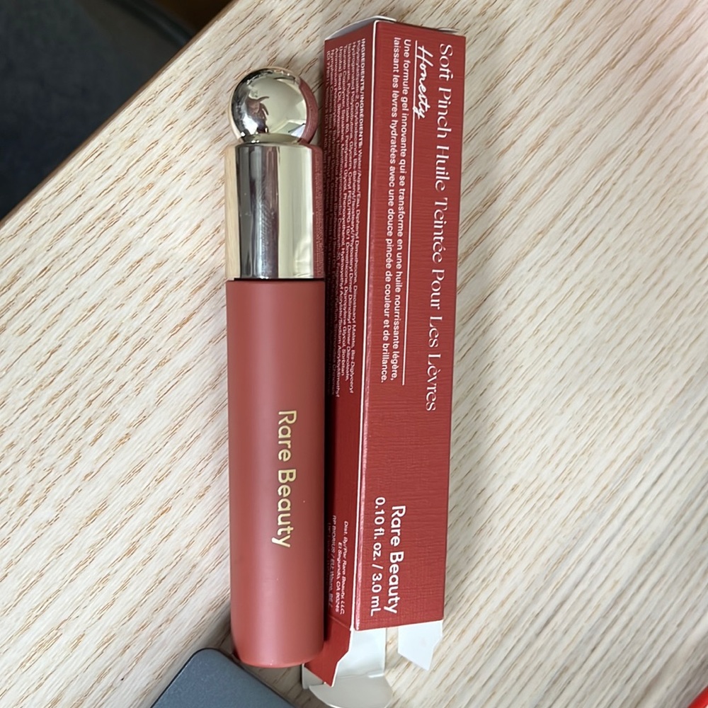 Rare Beauty Lip Oil #Honesty